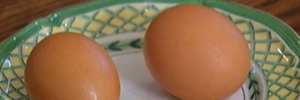 биточки из крабового мяса, огурцов и каперсов