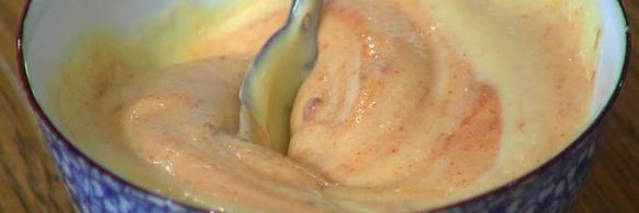 биточки из крабового мяса, огурцов и каперсов