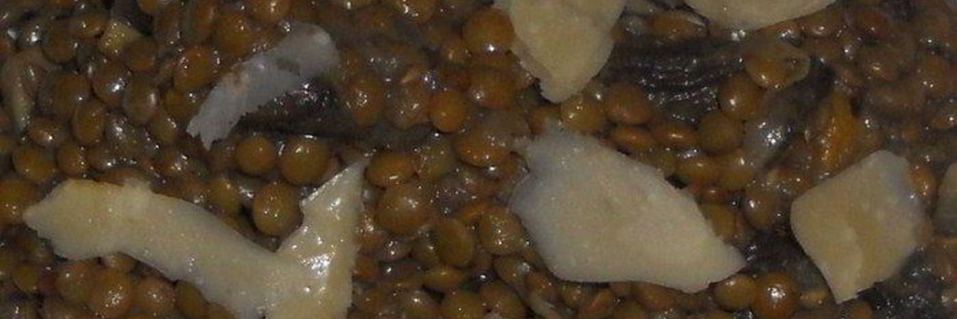 Чечевица с лесными грибами и пармезаном