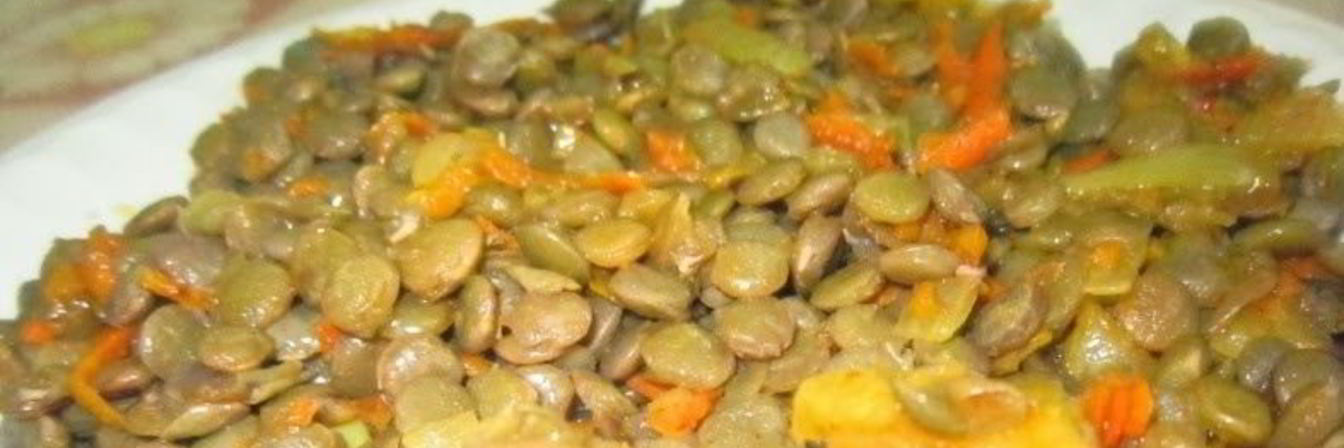 Чечевица желтая на сковороде