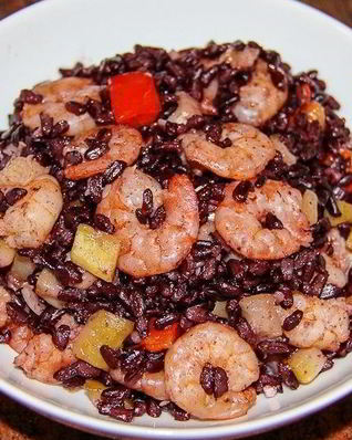 Черный рис с креветками