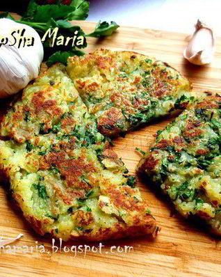 Чесночный картофель с зеленью петрушки