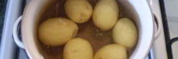 картофель под чесночным соусом