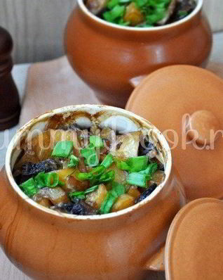 Картофель с грибами в горшочке
