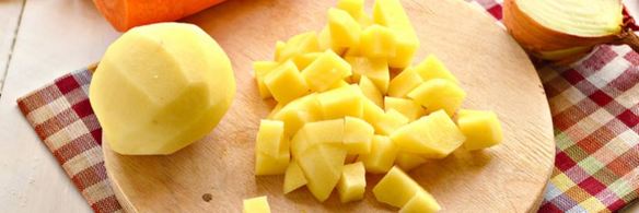 картофель с куриной грудкой в горшочках