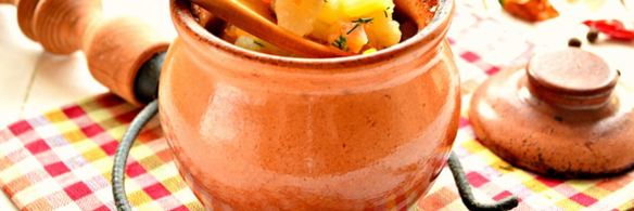 картофель с куриной грудкой в горшочках