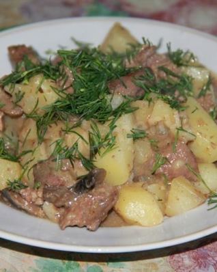 Картофель с куриной печенью и грибами