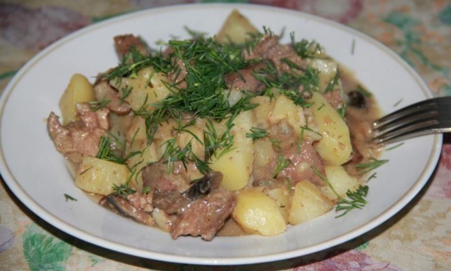 Рецепт картофеля с куриной печенью и грибами