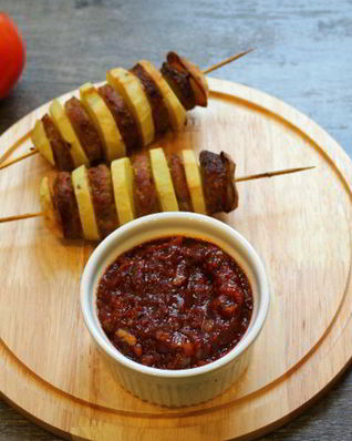 Картофель с мясом на шпажках