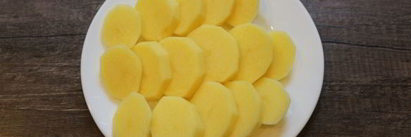 картофель с мясом на шпажках