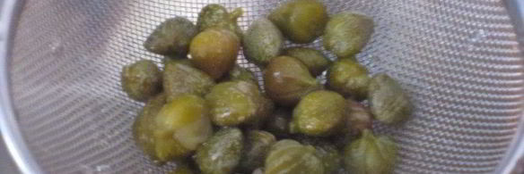 картофель с оливками, фисташками и базиликом