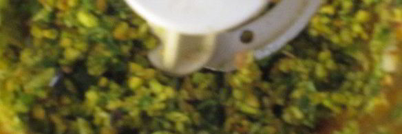 картофель с оливками, фисташками и базиликом