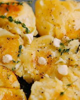 Картофель с сыром в чесночно-сметанном соусе