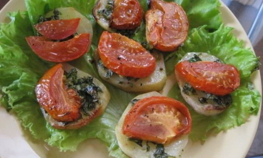 Рецепт картофеля в духовке с помидорами