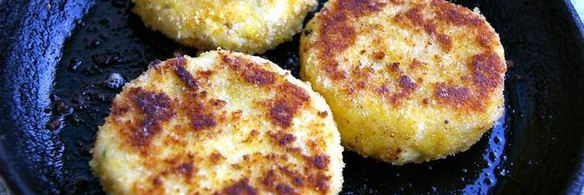 картофельно-рыбные крокеты с томатной сальсой