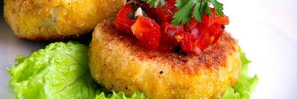 картофельно-рыбные крокеты с томатной сальсой