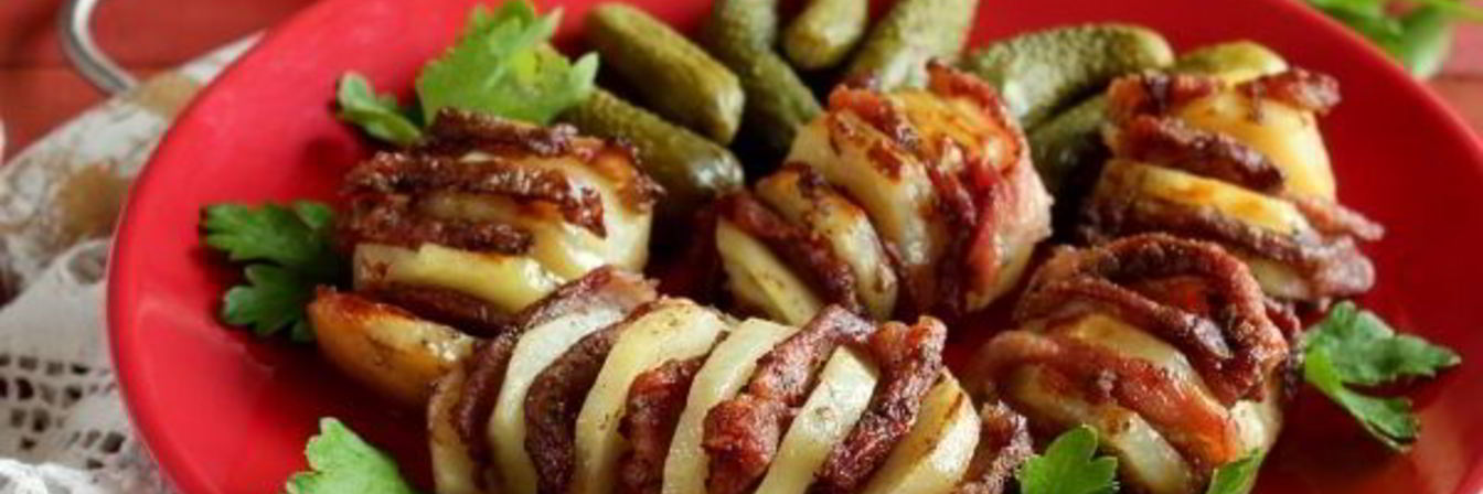 Картошка-гармошка с мясом в духовке