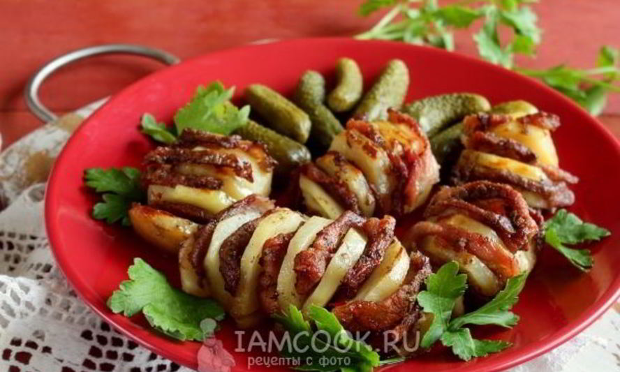 Рецепт картошки-гармошки с мясом в духовке