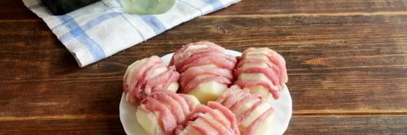 картошка-гармошка с мясом в духовке