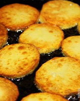 Картошка, поджаренная кружочками