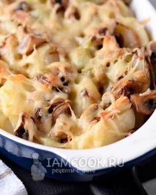 Картошка с грибами и сыром в духовке