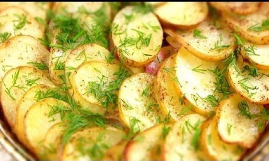 Рецепт картошки с кабачком и беконом в духовке