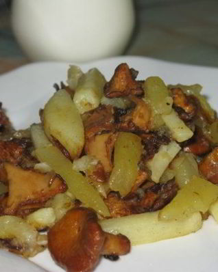 Картошка со свежими грибами жареная