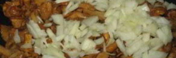 картошка со свежими грибами жареная