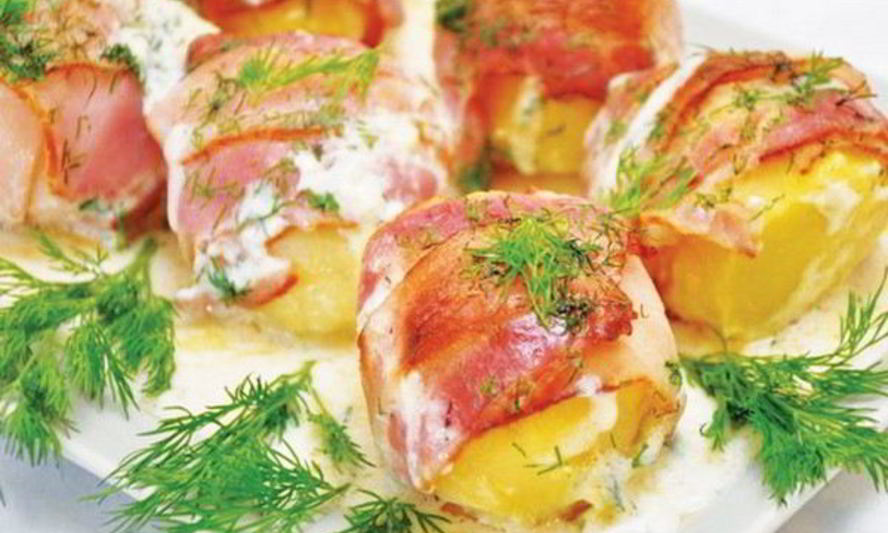 Рецепт картошки в беконовой одежке в духовке