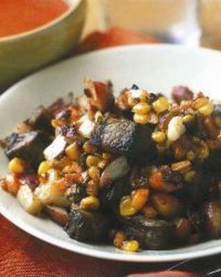 Молодой картофель с говядиной и кукурузой