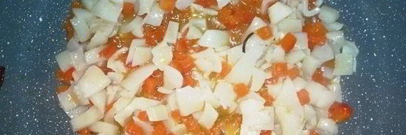 острый рис том-ям с кальмарами