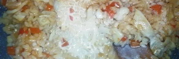 острый рис том-ям с кальмарами