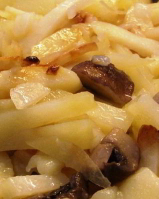 Перекус — картошка жареная с грибами