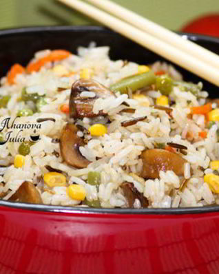 Постный рис с овощами и грибами