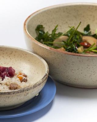 Пряный рис с индейкой и зеленый салат с грушей