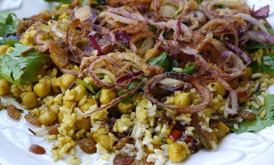 Рецепт пряного риса с изюмом и травами