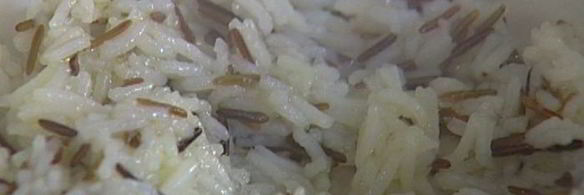 пряный рис с изюмом и травами