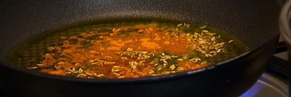 пряный рис с изюмом и травами