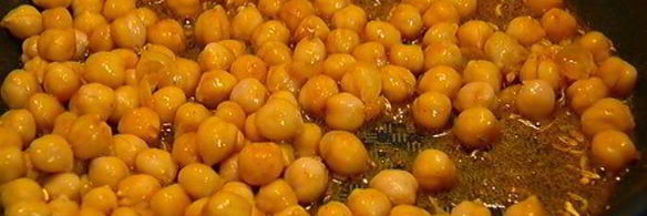 пряный рис с изюмом и травами