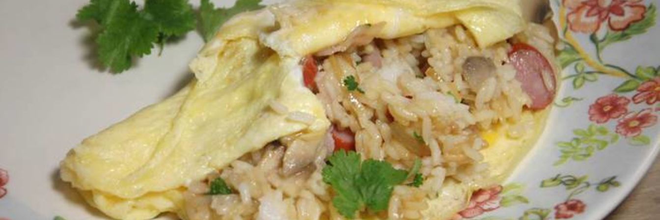 Пряный рис с яйцом и беконом