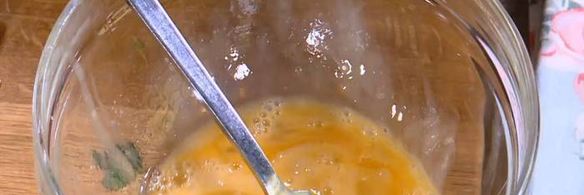 пряный рис с яйцом и беконом