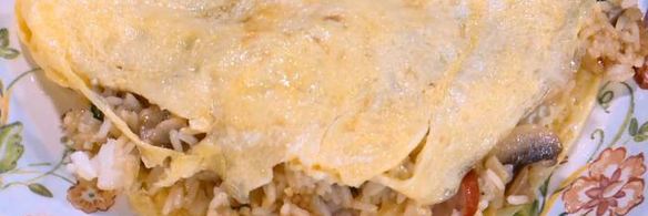 пряный рис с яйцом и беконом