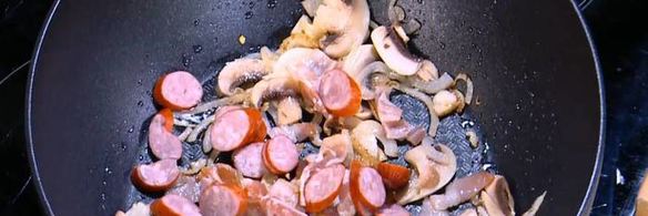 пряный рис с яйцом и беконом