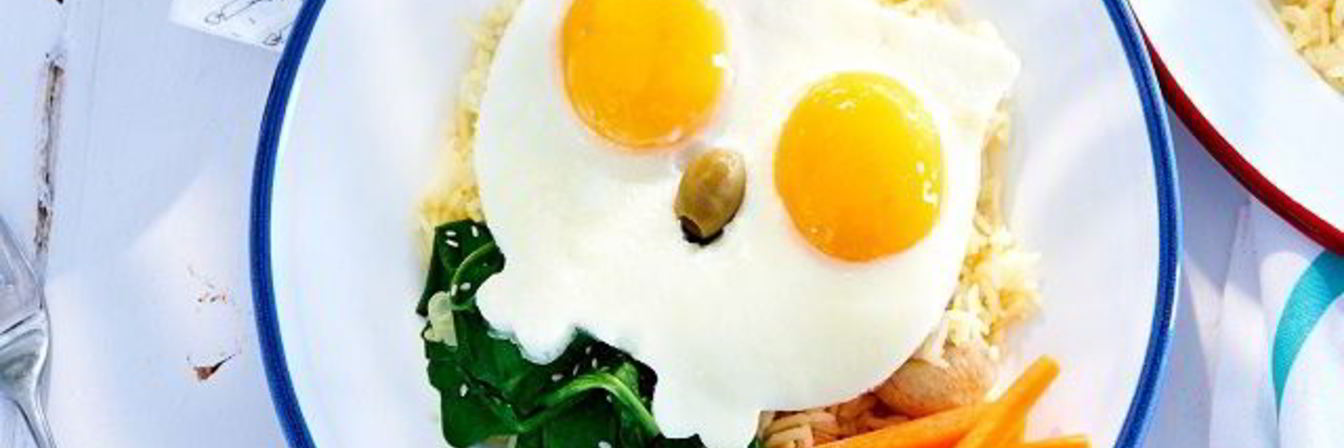 Рис с индейкой и жаренным яйцом