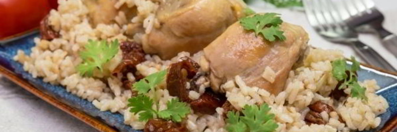 Рис с курицей и вялеными помидорами