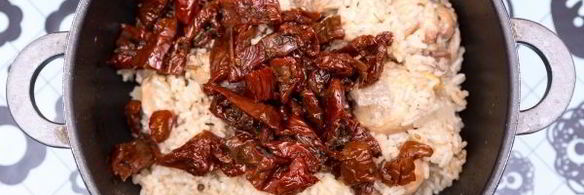 рис с курицей и вялеными помидорами