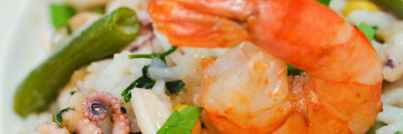 Рис с морепродуктами и овощами