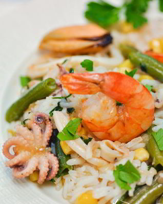 Рис с морепродуктами и овощами