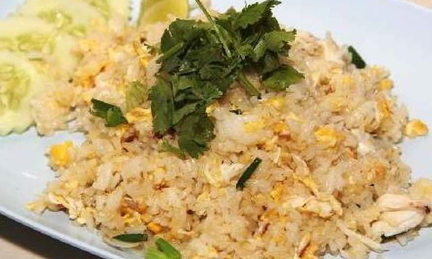 Рецепт риса с огурцами и листьями кинзы