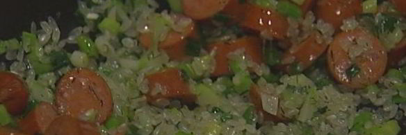 рис с острыми колбасками